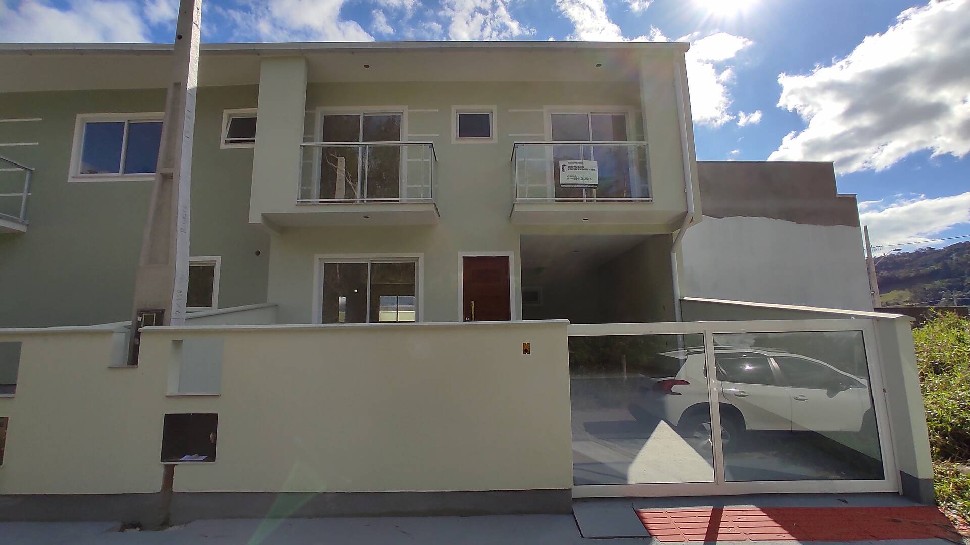 #1058 - Sobrado para Venda em São José - SC