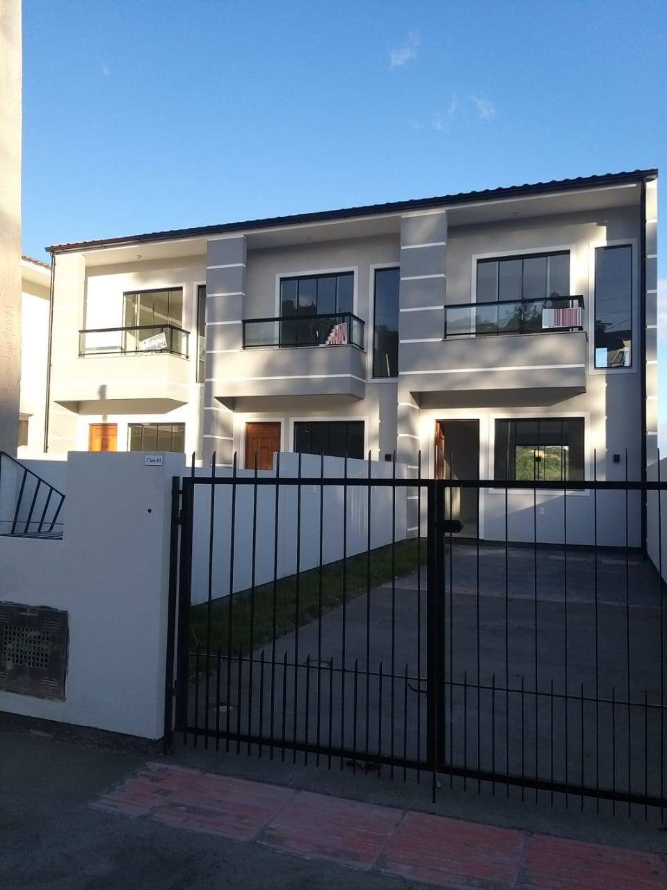 #1304 - Sobrado para Venda em São José - SC