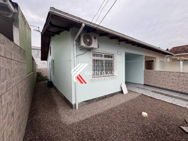 #1948 - Casa para Venda em São José - SC - 2